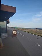 Seafront Apartment Private Garden & Free Parking
