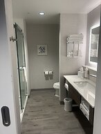 Hampton Inn by Hilton Kingston