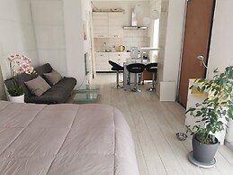 Apartment - Sleeps 2 - Parking - 5min To La Frasca