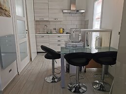 Apartment - Sleeps 2 - Parking - 5min To La Frasca