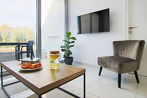 Phaedrus Living Seaside Executive Flat Harbour 208
