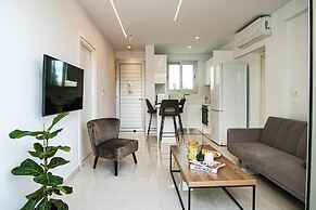 Phaedrus Living Seaside Executive Flat Harbour 208