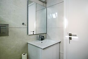 Phaedrus Living Seaside Executive Flat Harbour 208