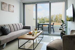 Phaedrus Living Seaside Executive Flat Harbour 208