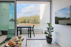 Phaedrus Living Seaside Executive Flat Harbour 208