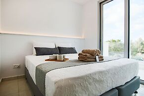Phaedrus Living Seaside Executive Flat Harbour 208