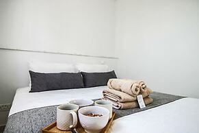 Phaedrus Living Seaside Executive Flat Harbour 208
