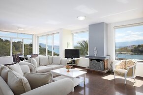 Longobardi Sea Front Villa Chania Greece
