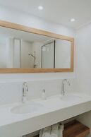 Sea Breeze Hotel