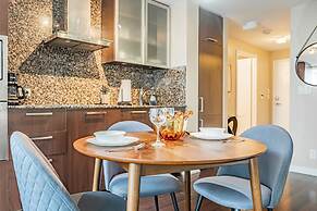 The Bay Suites - Entertainment Dist