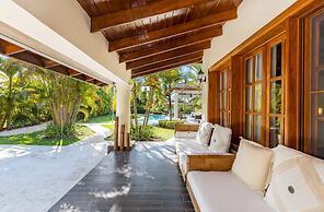 Luxury Stunning Villa in Cocotal With Pool