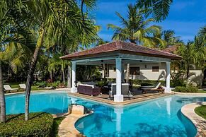 Luxury Stunning Villa in Cocotal With Pool