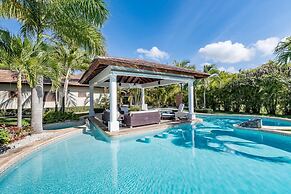 Luxury Stunning Villa in Cocotal With Pool