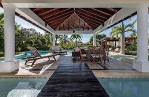 Luxury Stunning Villa in Cocotal With Pool
