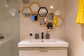 Bright Warwick Chambers Apartment