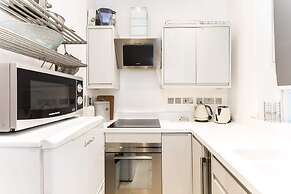 Bright Warwick Chambers Apartment