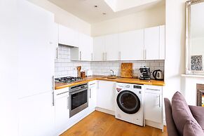 Bright and Spacious Notting Hill Nest