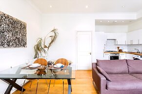 Bright and Spacious Notting Hill Nest
