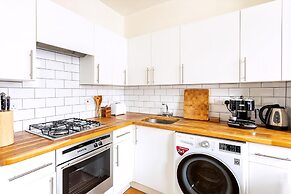 Bright and Spacious Notting Hill Nest