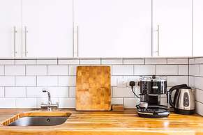 Bright and Spacious Notting Hill Nest