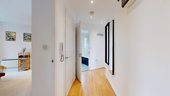 Cozy Hackney Apartment