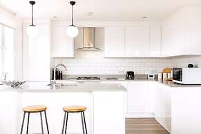 Bright London Bridge Apartment