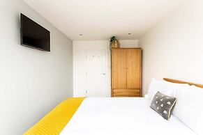 Bright London Bridge Apartment