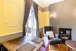 Bright 1BR + Balcony by Hyde Park