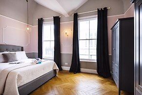 Bright 1BR + Balcony by Hyde Park