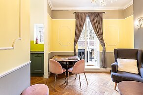 Bright 1BR + Balcony by Hyde Park