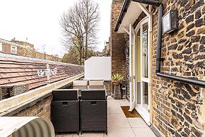 Bright 1BR + Balcony by Hyde Park
