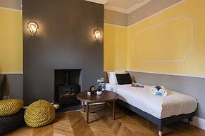 Bright 1BR + Balcony by Hyde Park