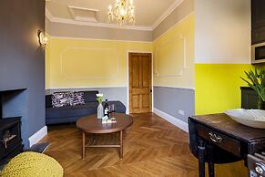 Bright 1BR + Balcony by Hyde Park