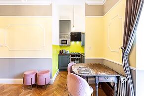 Bright 1BR + Balcony by Hyde Park