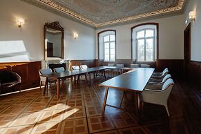 The Editory Riverside Hotel, an Historic Hotel