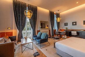 The Editory Riverside Hotel, an Historic Hotel