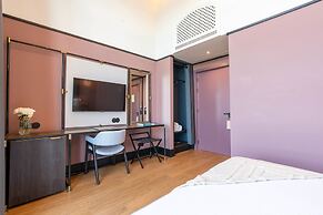 The Editory Riverside Hotel, an Historic Hotel