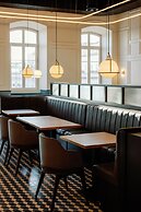 The Editory Riverside Hotel, an Historic Hotel