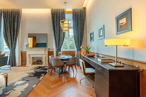 The Editory Riverside Hotel, an Historic Hotel
