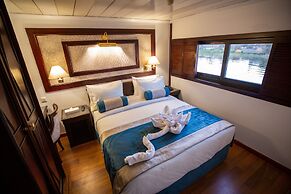 Champollion II Nile Cruise
