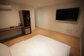 Hotel Seven Step