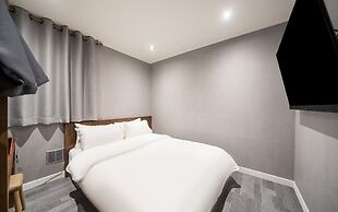Hotel Seven Step