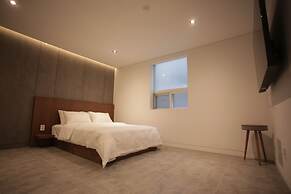 Hotel Seven Step