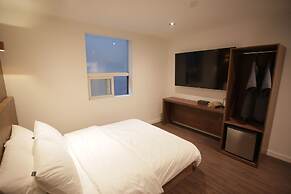 Hotel Seven Step