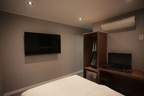 Hotel Seven Step