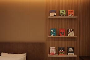 Hotel Seven Step