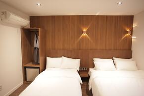 Hotel Seven Step