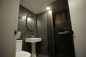 Hotel Seven Step