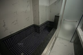 Hotel Seven Step