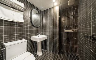 Hotel Seven Step